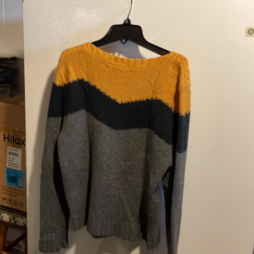 Roxy “Charlie Brown” stripey sweater: grey, navy and mustard.